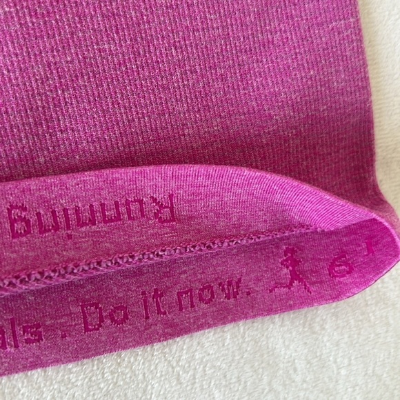 Lululemon Swiftly Tech Short Sleeve v neck
Heathered Pow Pink Light - Picture 7 of 10